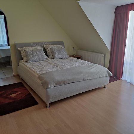 Zsanett Appartement Heviz Room photo