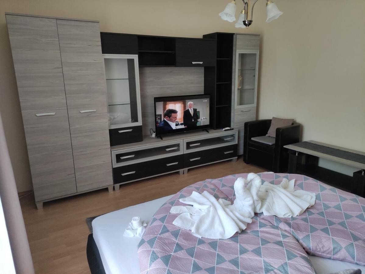 Zsanett Appartement Heviz Exterior photo