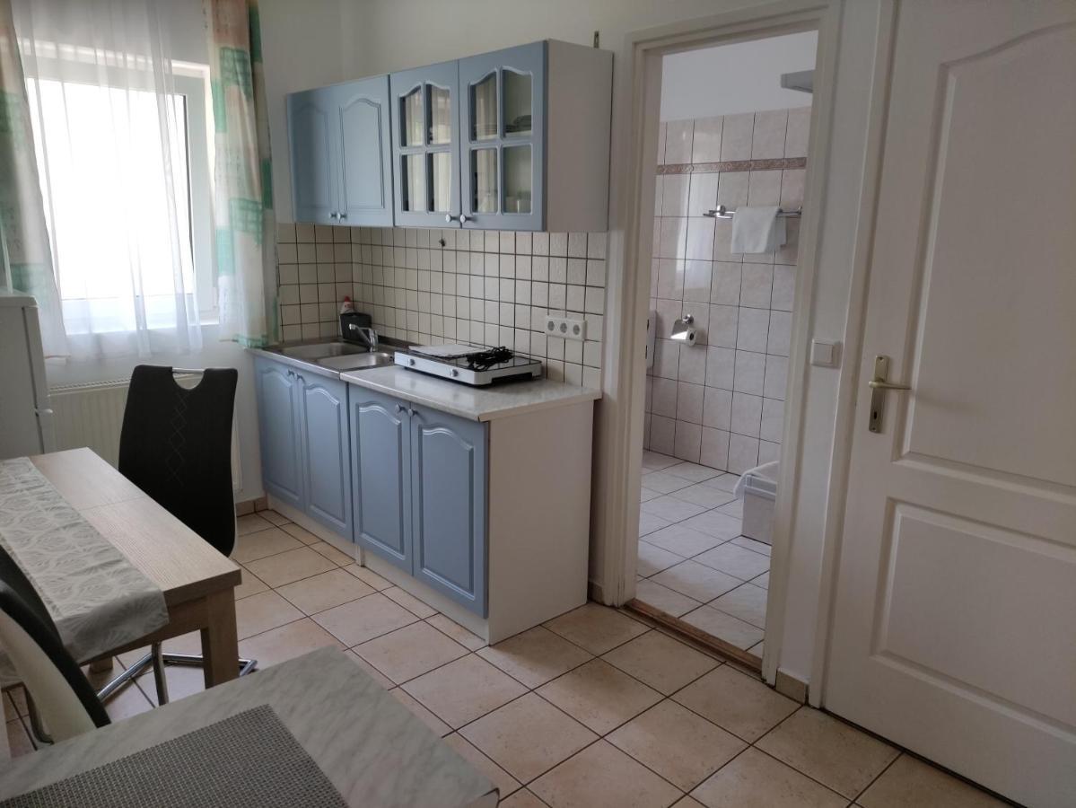 Zsanett Appartement Heviz Exterior photo