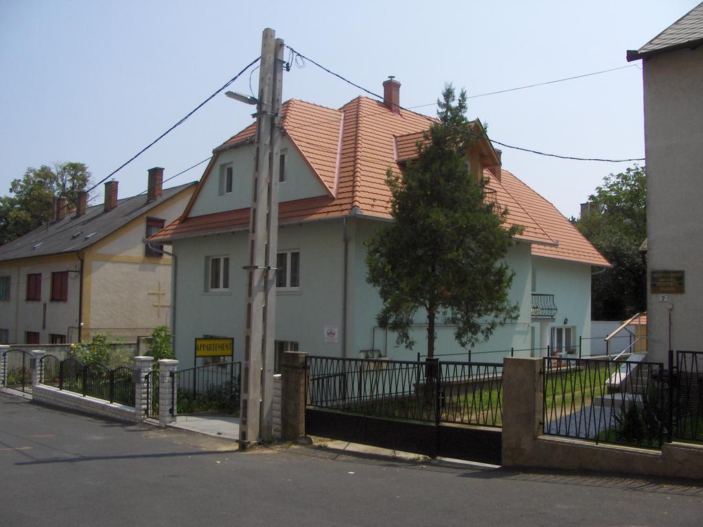 Zsanett Appartement Heviz Exterior photo